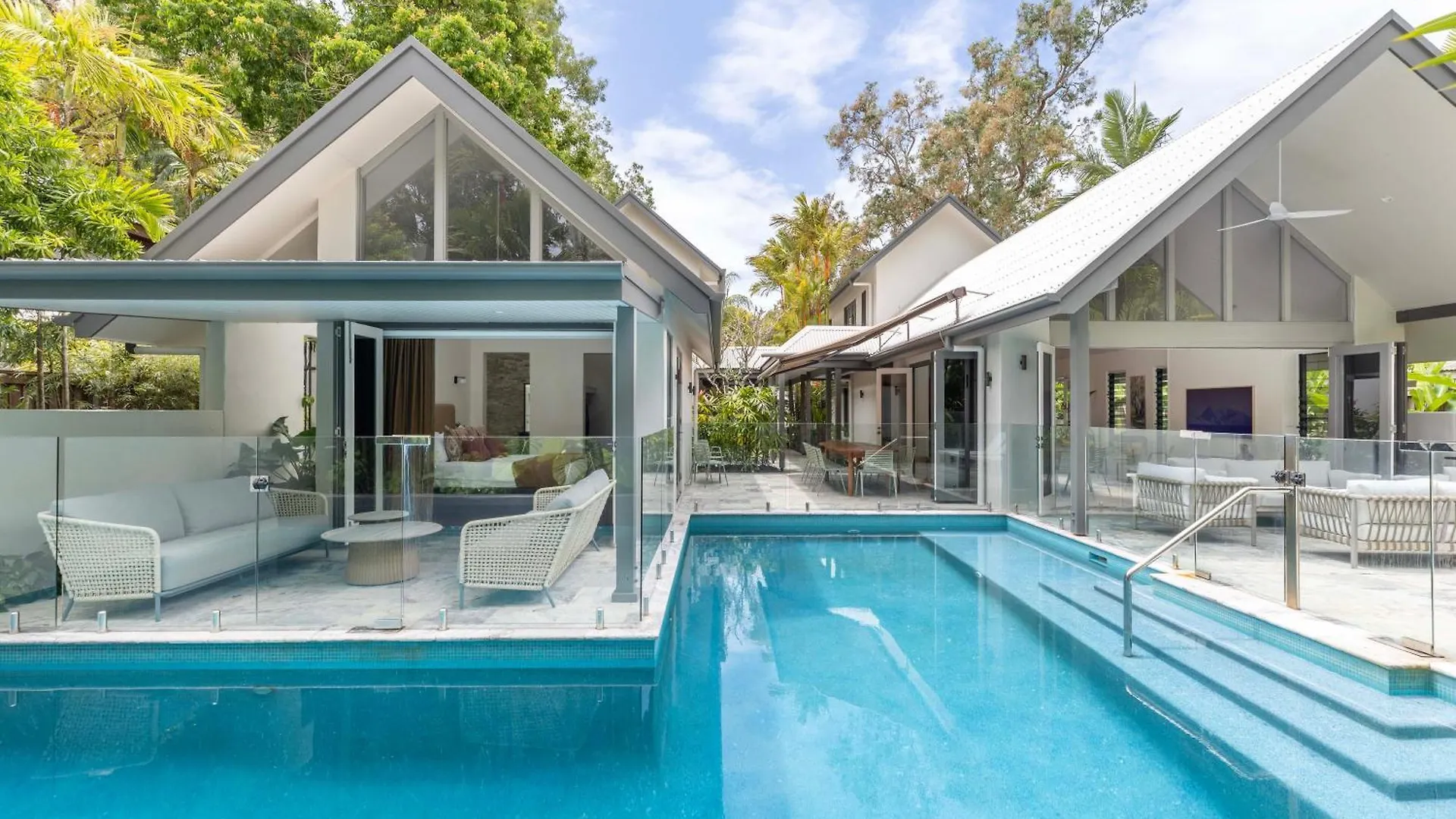 Sea Pavilion - Luxury Home Sleeps 12 Guests Port Douglas 0*,  Ausztrália