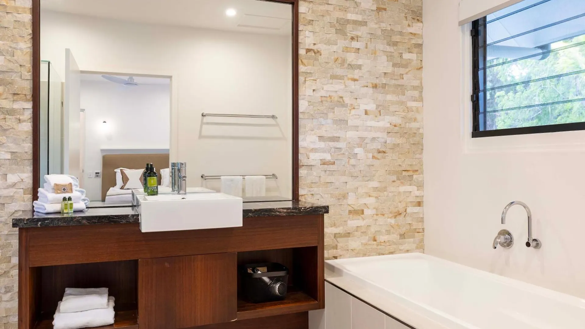 Sea Pavilion - Luxury Home Sleeps 12 Guests Port Douglas Ausztrália