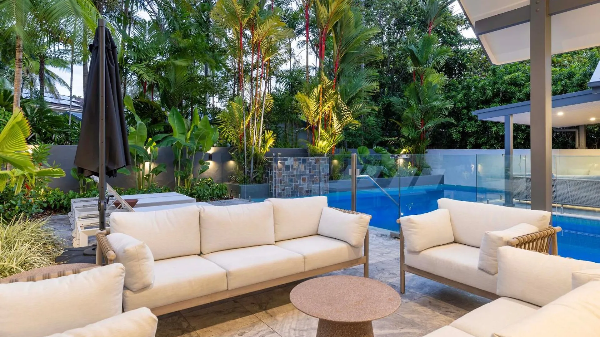 Sea Pavilion - Luxury Home Sleeps 12 Guests Port Douglas