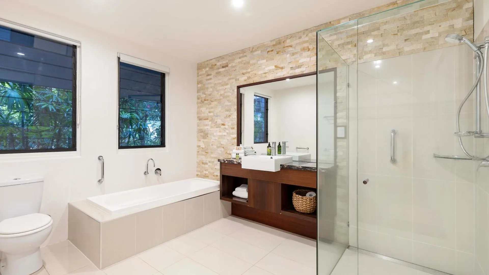 Nyaraló Sea Pavilion - Luxury Home Sleeps 12 Guests Port Douglas