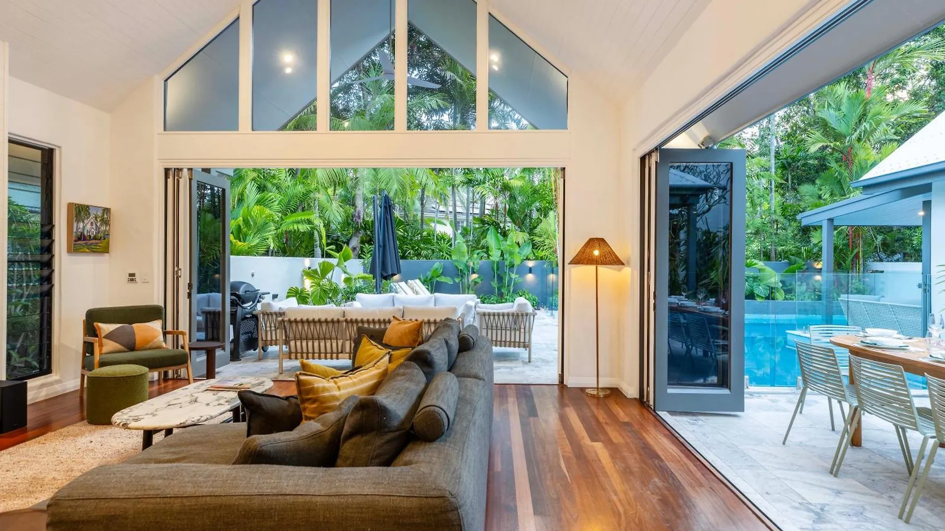 Sea Pavilion - Luxury Home Sleeps 12 Guests Port Douglas Nyaraló